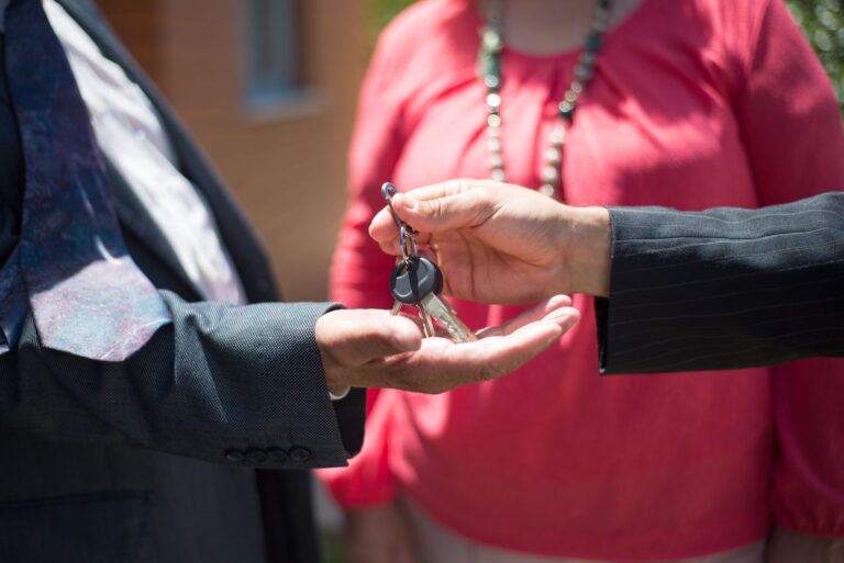 Quelles sont les astuces à connaître pour garantir le succès de sa vente immobilière ?